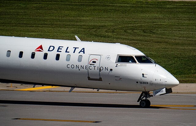 Delta CRJ-900