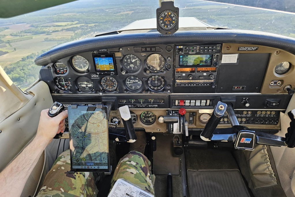 With the iFly app, pilots can manage checklists, get current weather, and visualize and help spot live traffic.