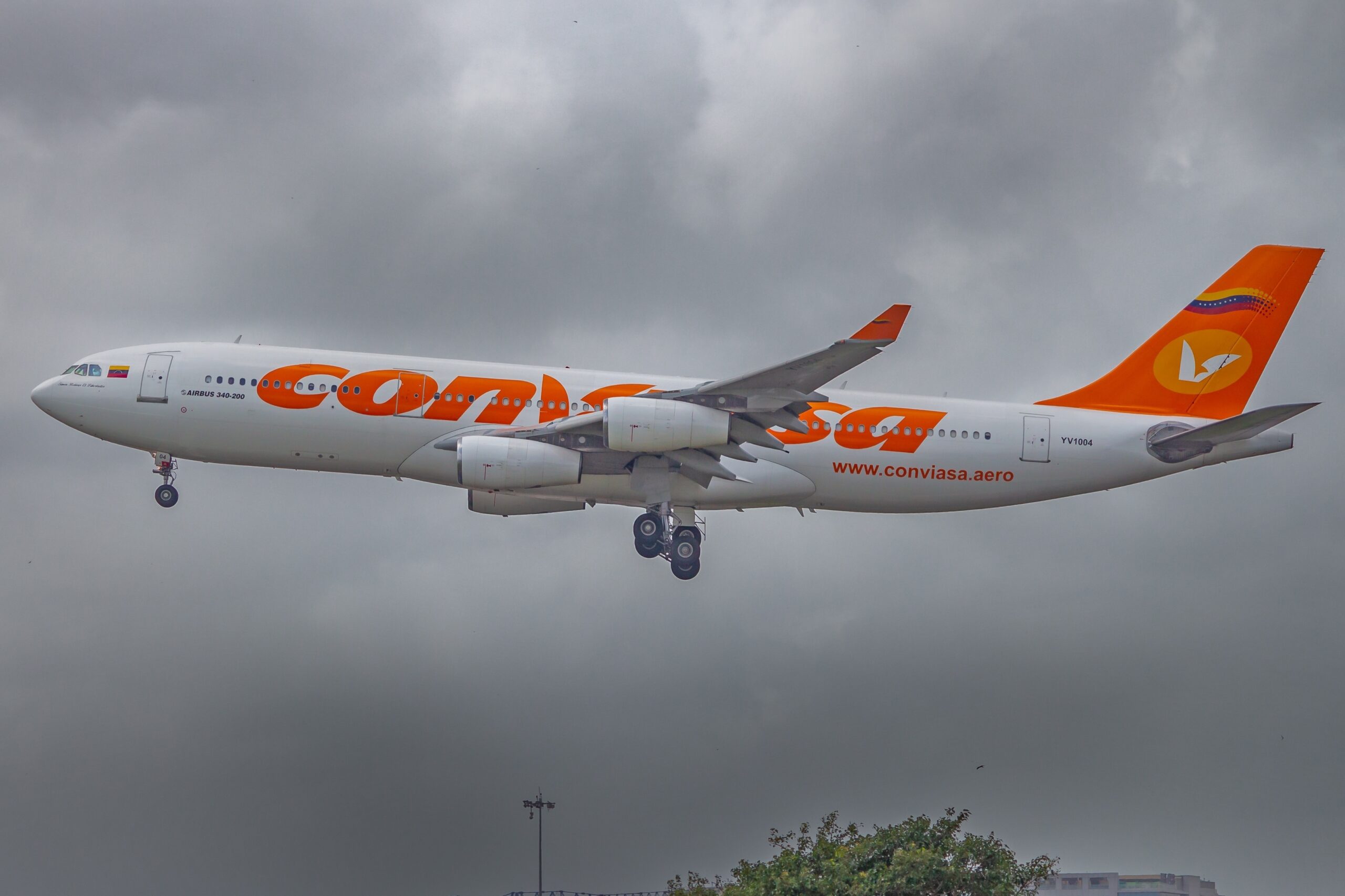 Venezuela Orders Flights To Resume Amid FAA Warning