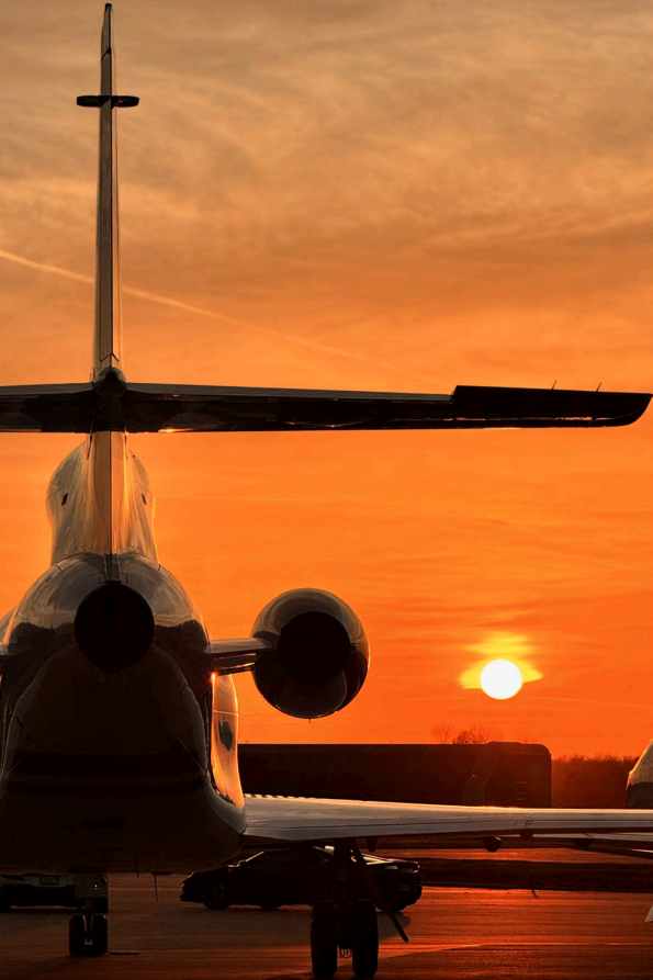 SAS Falcon 900 Sunset